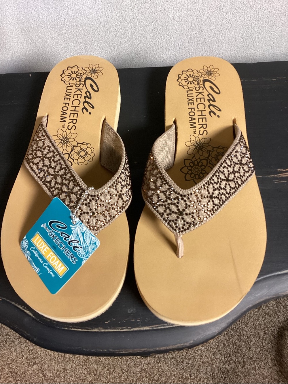 Cali from Skechers Luxe Foam Mocha Women's Thong Sandals - Size 7 New 119469/MOC